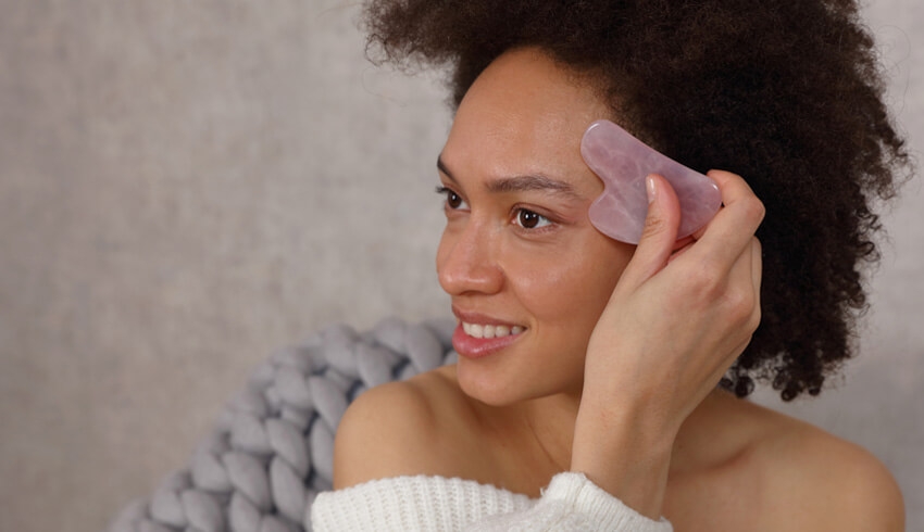 Gua Sha For Puffy Eyes: How To Depuff Eyes
